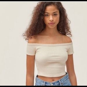 UO Ribbed Off-The-Shoulder Cropped Top